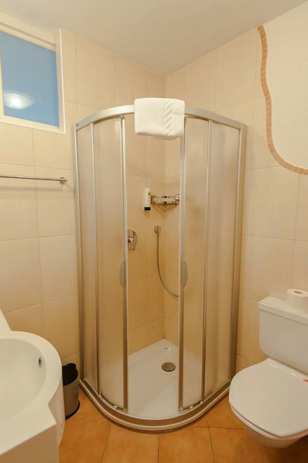 Pension Leuprecht รอยท์เทอ ภายนอก รูปภาพ